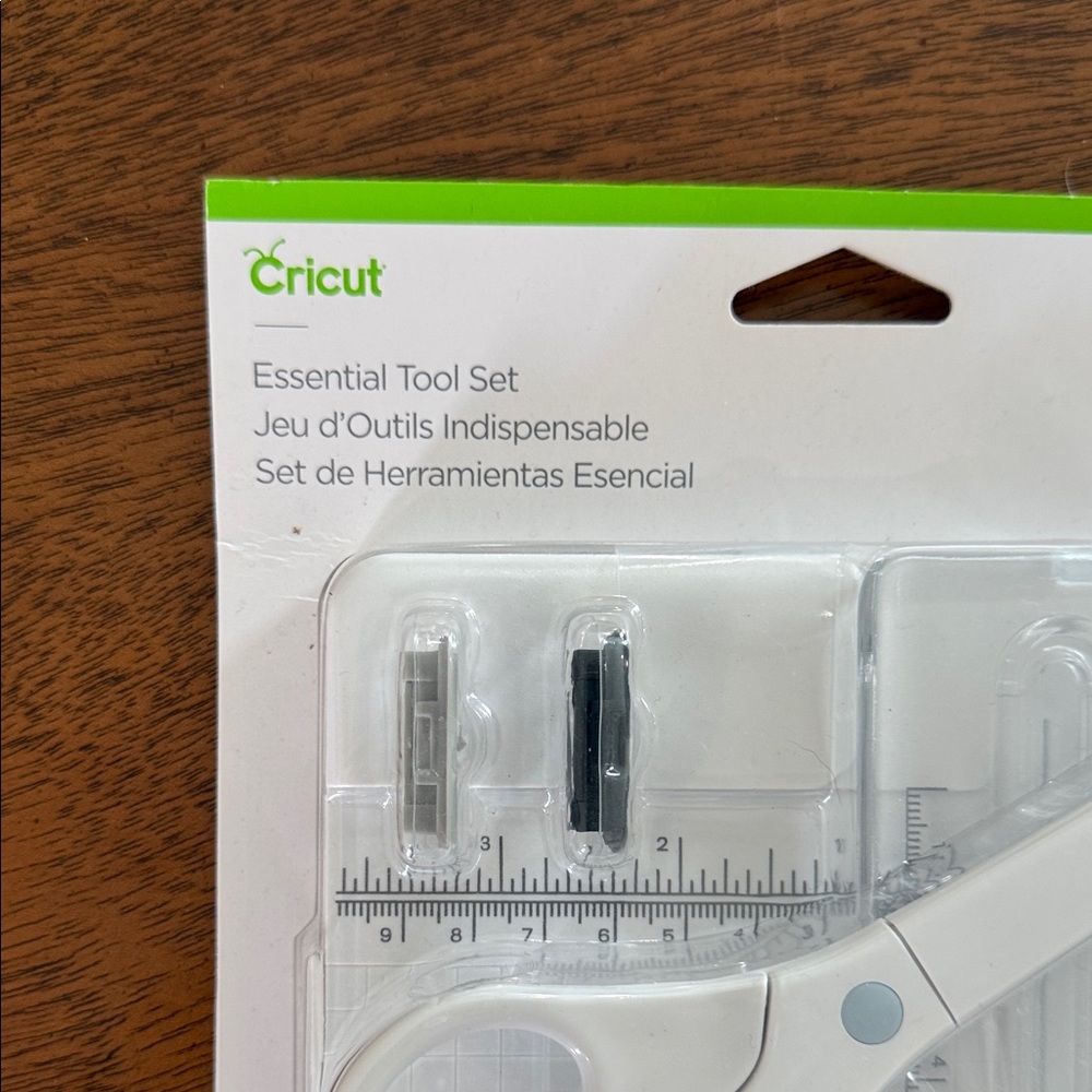 Cricut Essential Tool Set - White with Pastel Accents (Mint, Lavender, Peach) - Picture 2 of 7